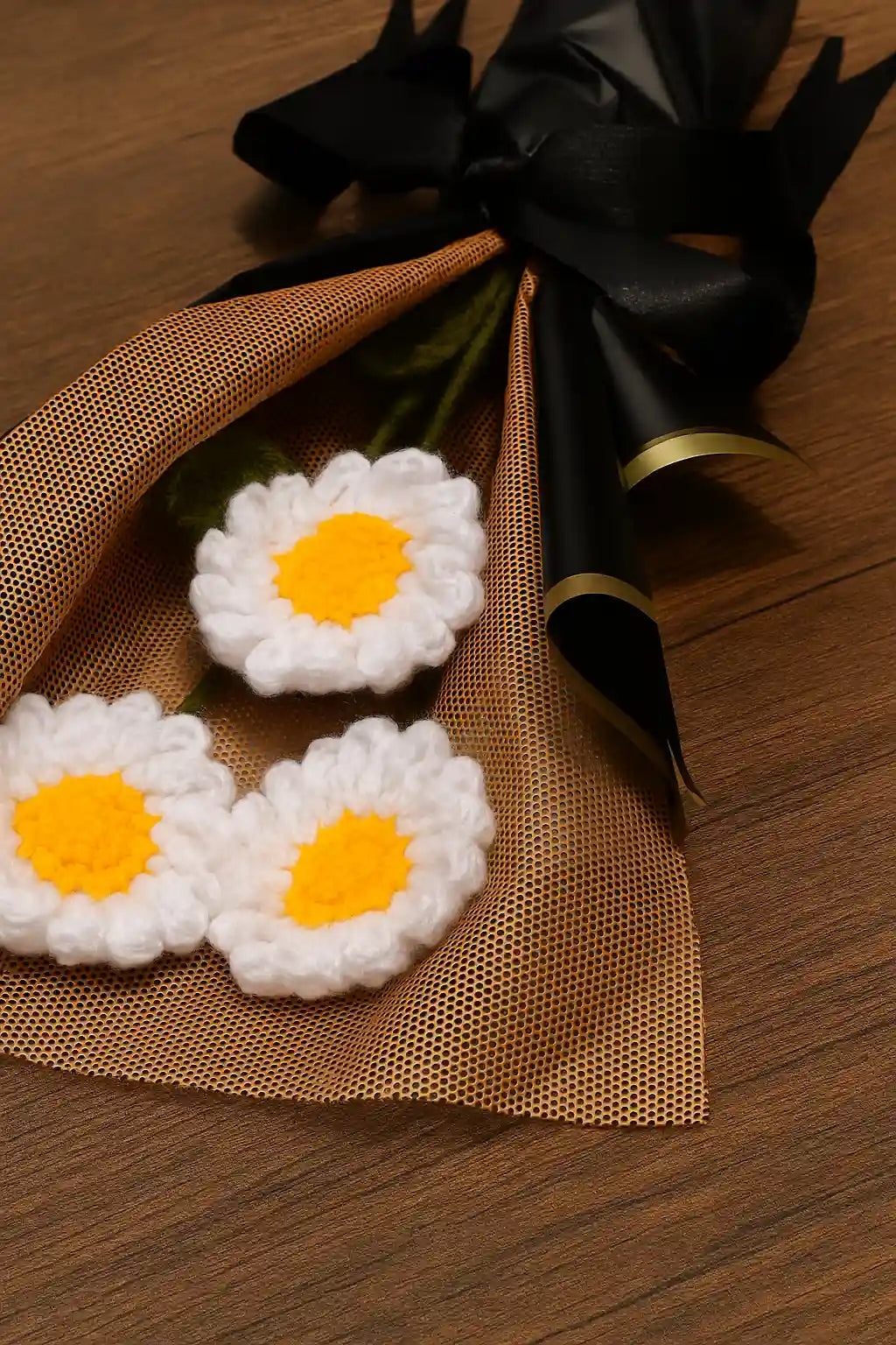 Mini crochet daisy bouquet with 3 small handmade white blooms – charming forever gift for birthdays, anniversaries, and home décor